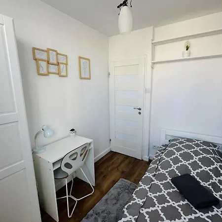 Centralna Проживание в семье Варшава